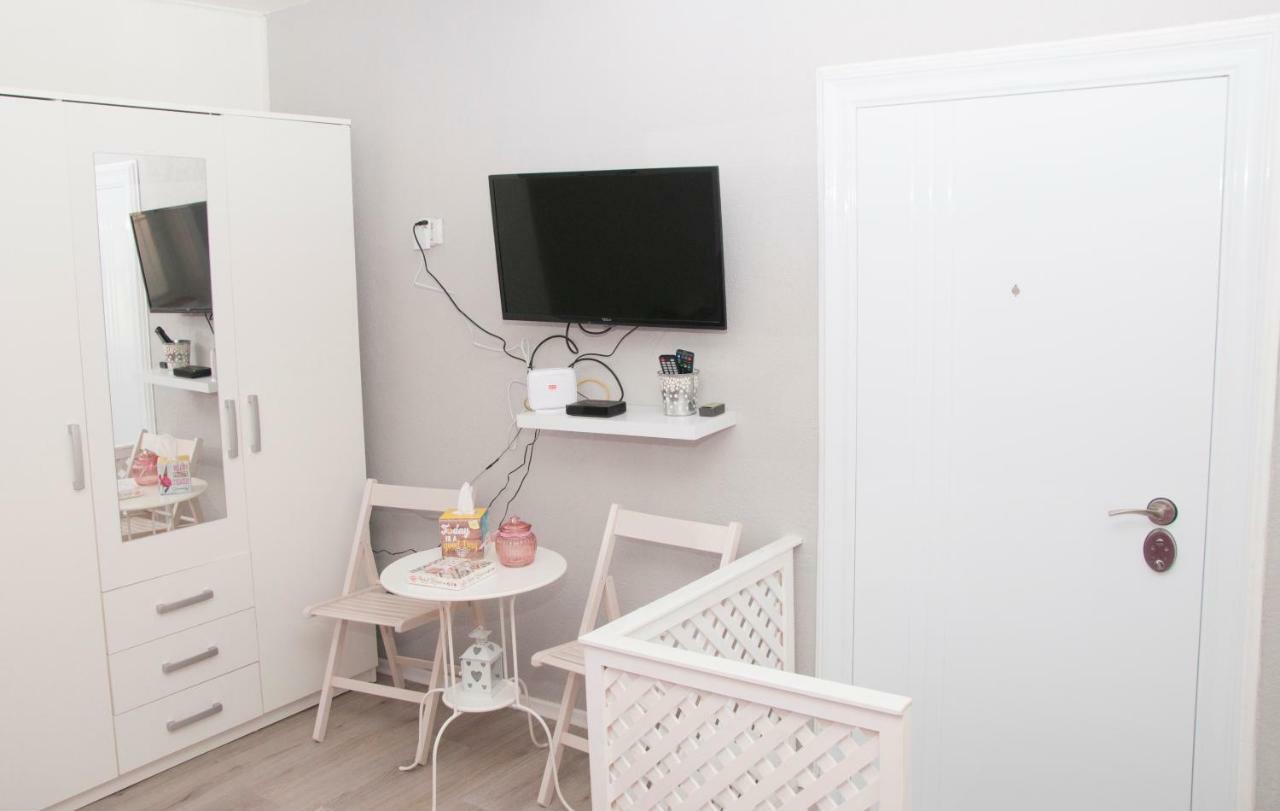 Bistrik Rose Apartment SJJ Exterior foto
