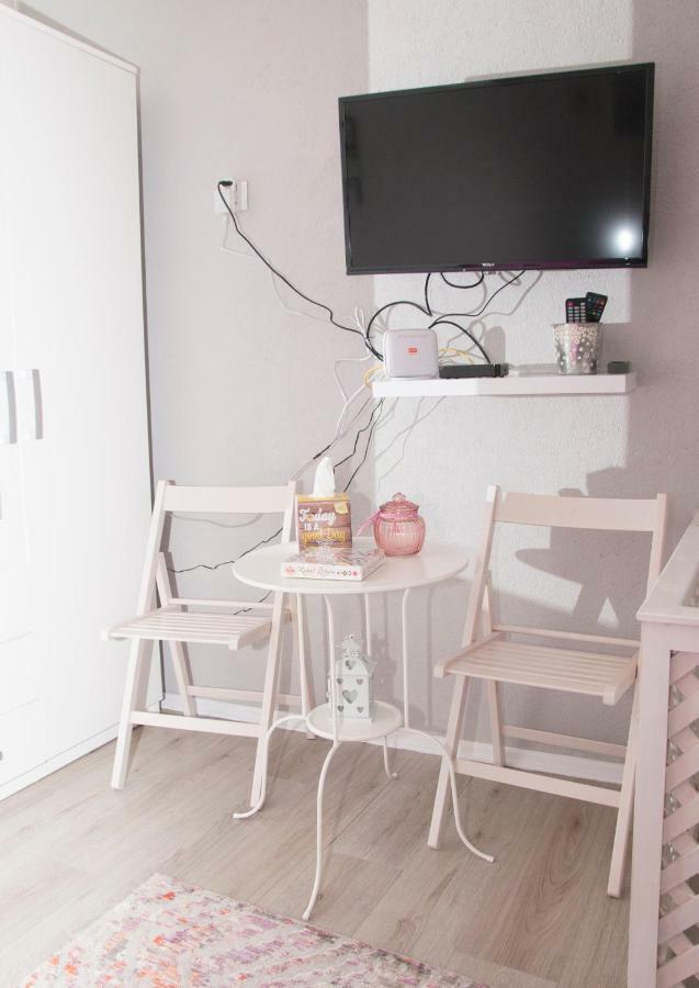 Bistrik Rose Apartment SJJ Exterior foto